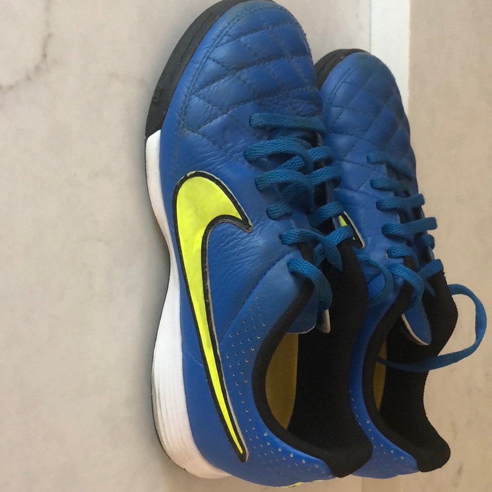Nike Indoor Soccer Shoes - Picture 4 of 5
